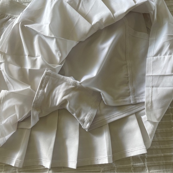 Alo Tennis Skirt Bundle - Picture 7 of 7